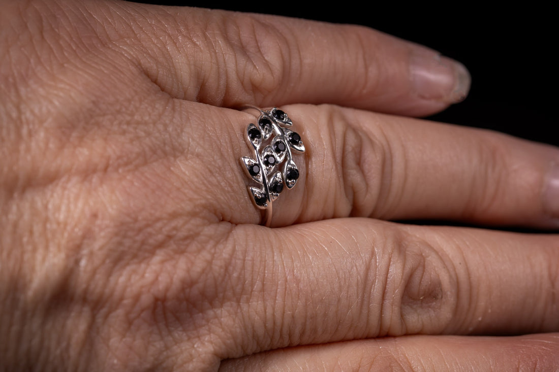 Black Onyx Ring, Floral Statement Ring, Black Onyx Ring, Silver Leaf Ring, Right Hand Ring