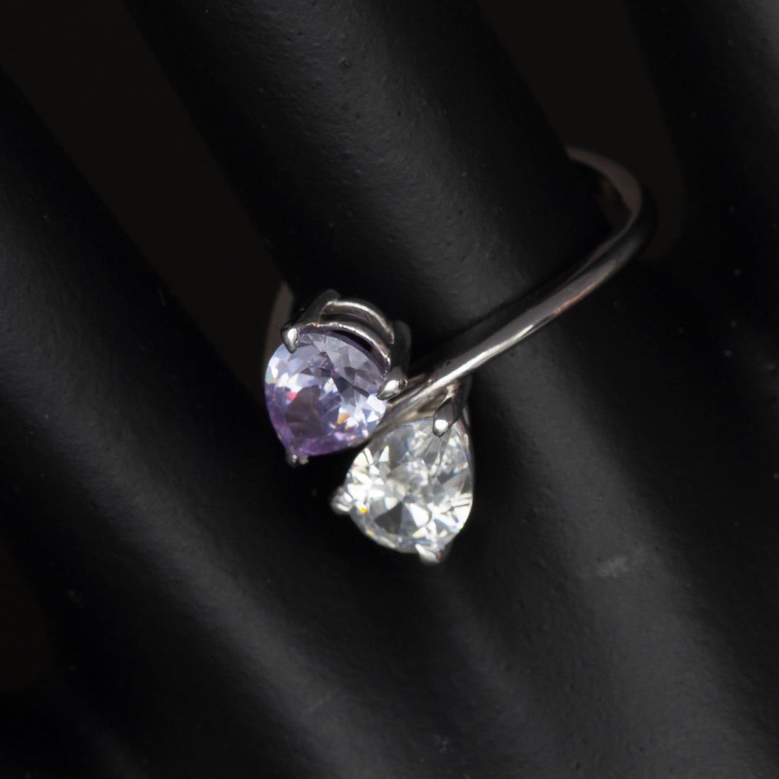 Pear Engagement Ring, Toi et moi ring
