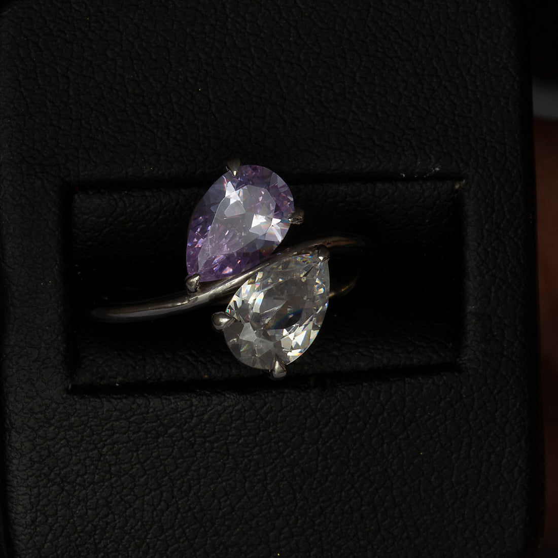 Pear Engagement Ring, Toi et moi ring