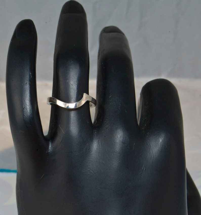 Curved Wedding Band in Silver
